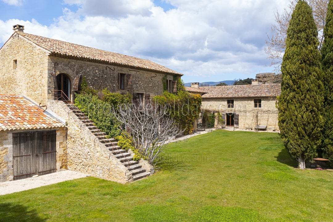 11 - Bastide de Luberon: Villa: Exterior