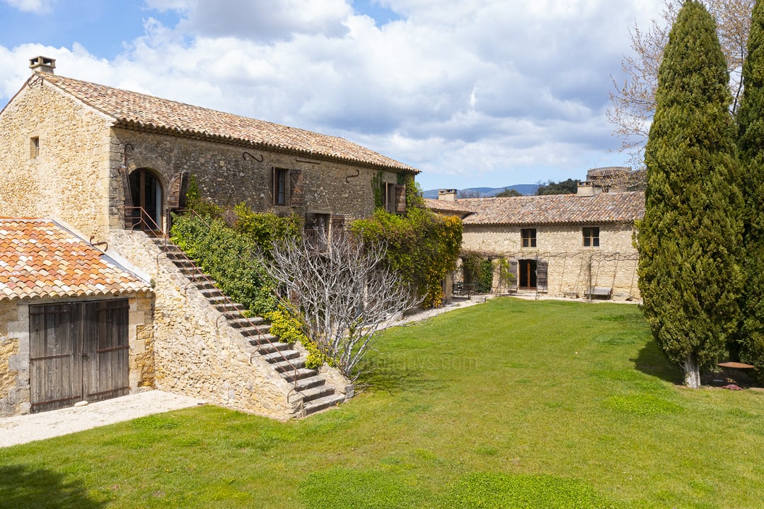 10 - Bastide de Luberon: Villa: Exterior