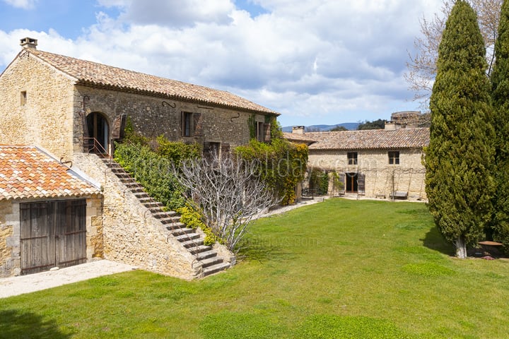11 - Bastide de Luberon: Villa: Exterior