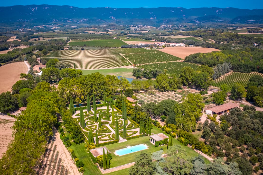 47 - Château de Luberon: Villa: Exterior