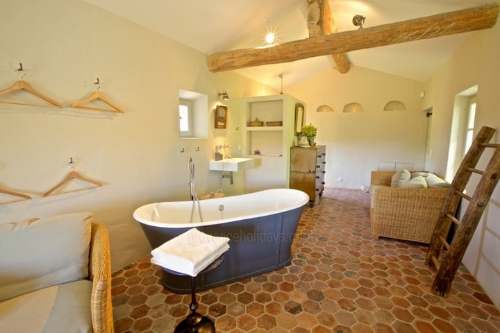 53 - Mas des Lavandes: Villa: Bathroom