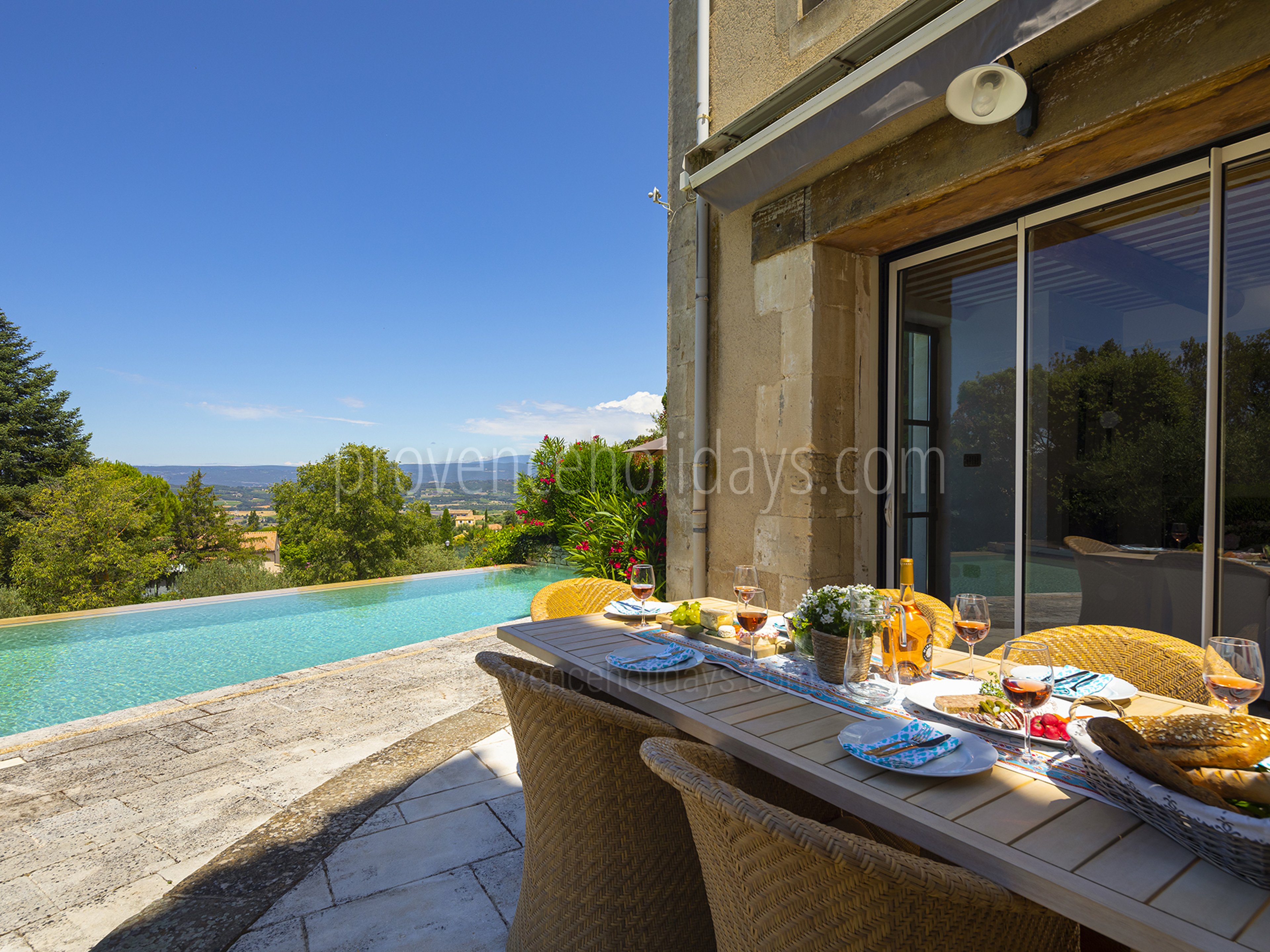 16 - Villa Luberon: Villa: Exterior