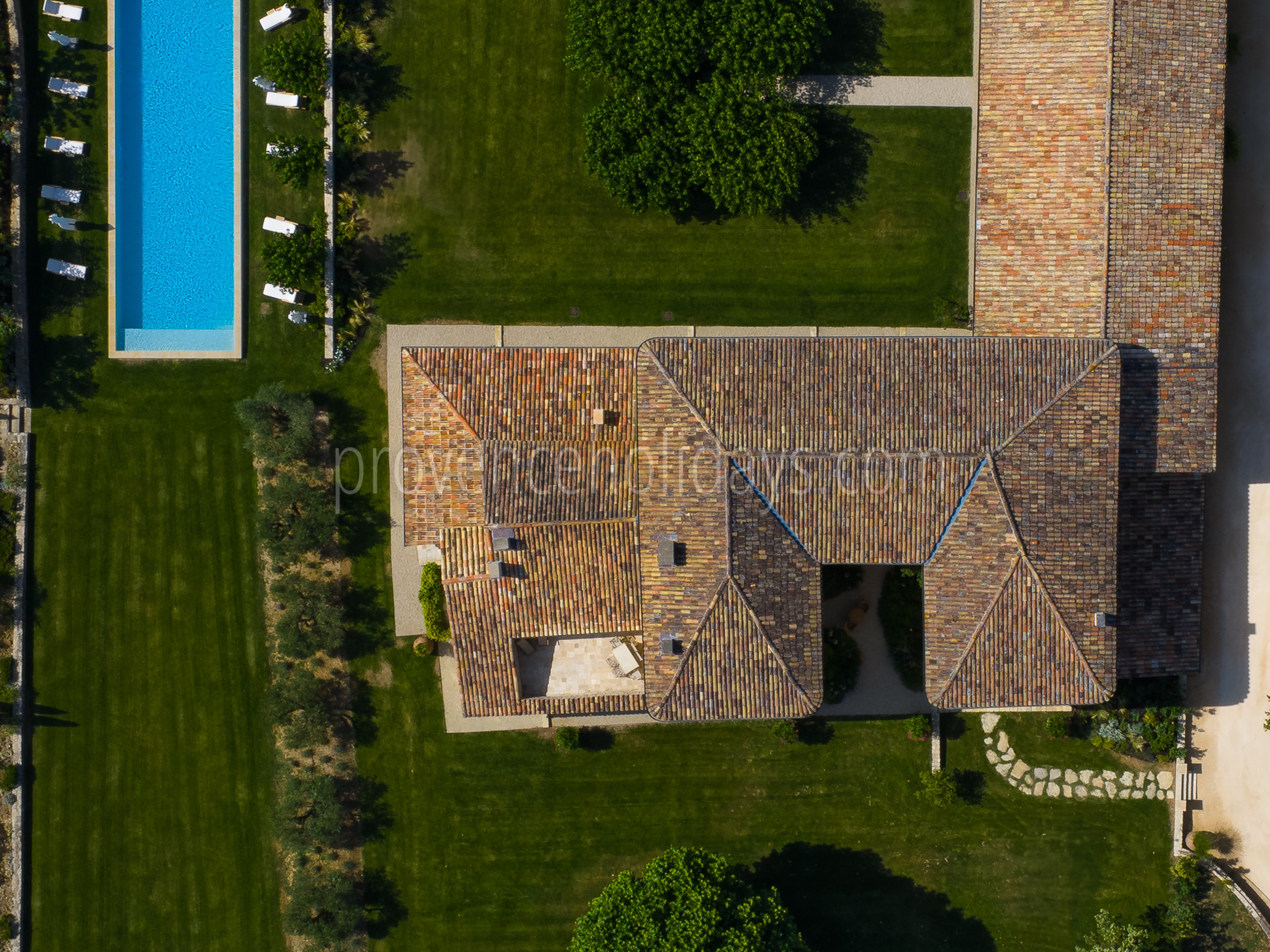 122 - Domaine des cascades: Villa: Exterior