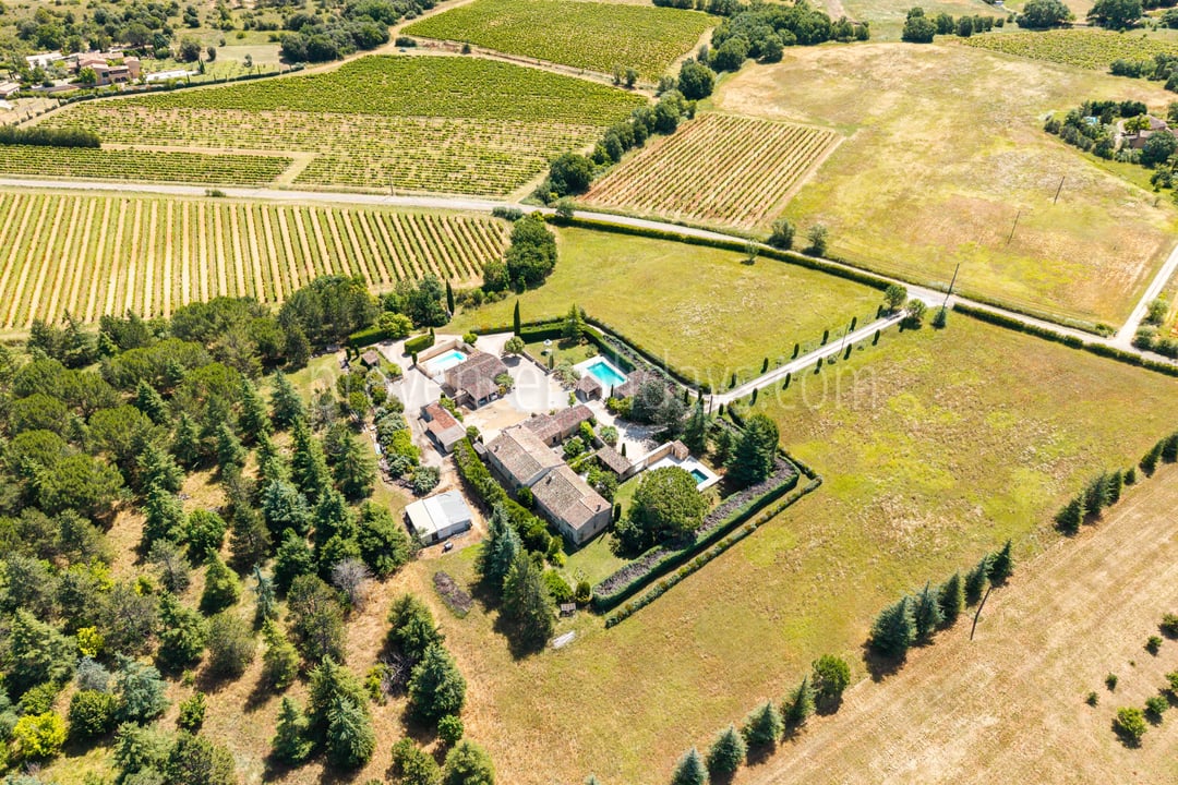 23 - Characterful mas in Bonnieux: Villa: Exterior