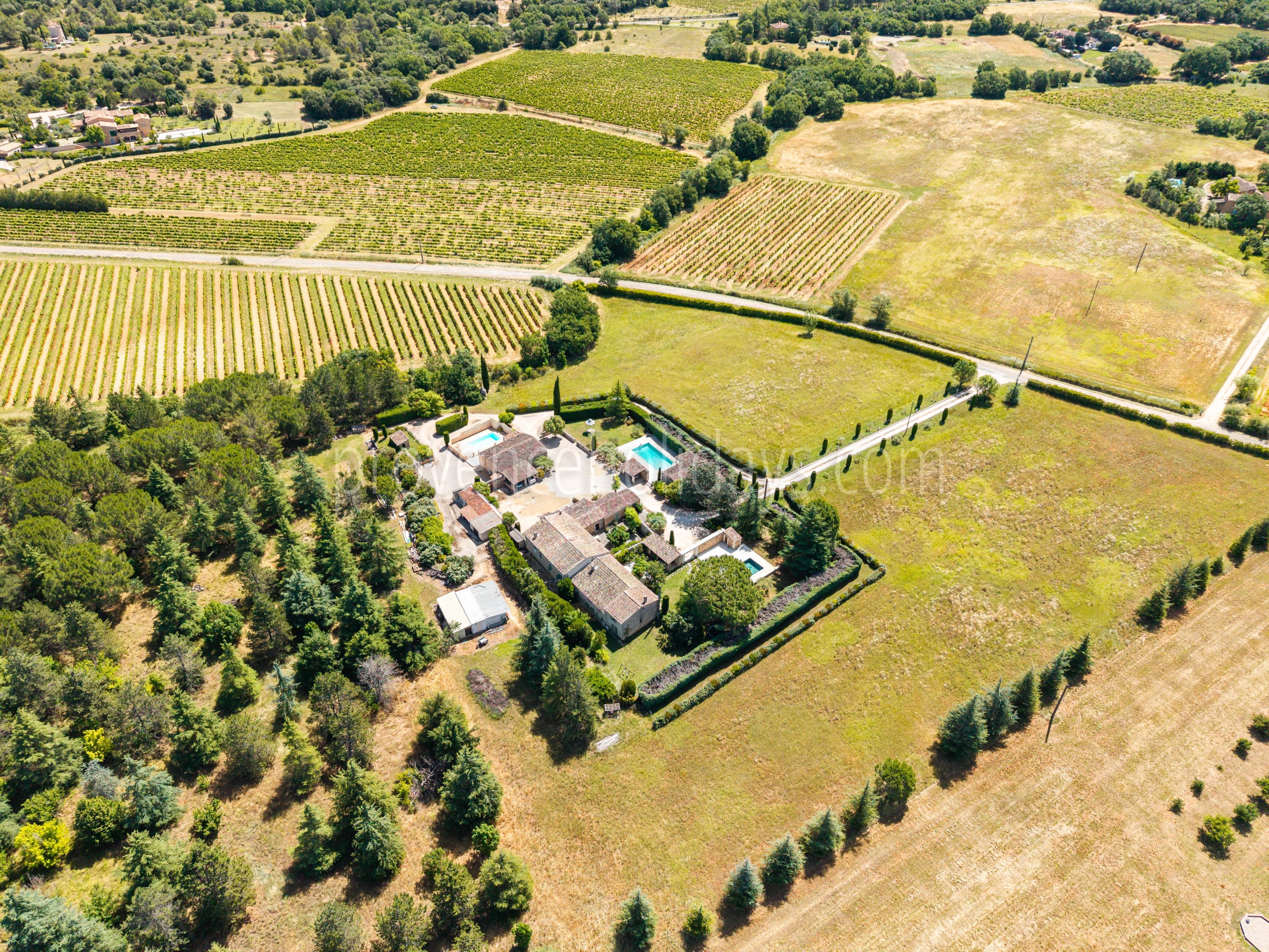 23 - Characterful mas in Bonnieux: Villa: Exterior