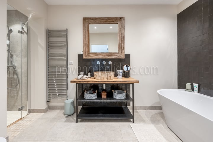 66 - Mas Aurelia: Villa: Bathroom