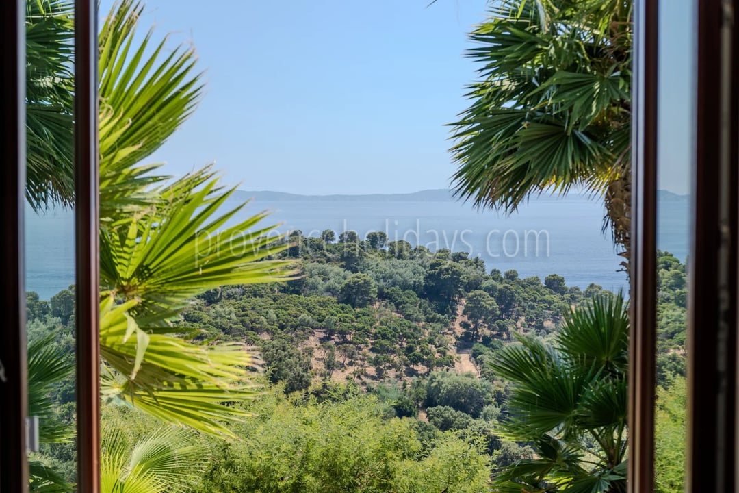 21 - Villa met zwembad in Rayol-Canadel-sur-Mer: Villa: Exterior