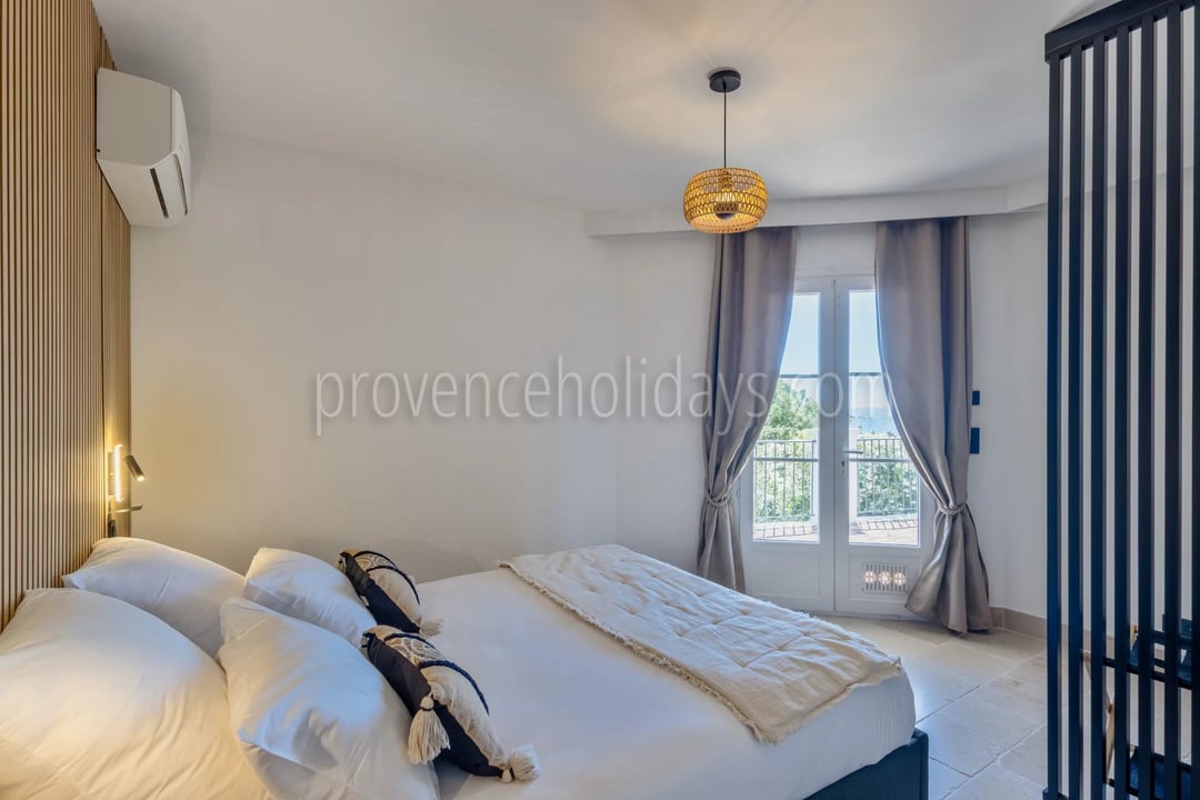 47 - Zeitgenössische Villa in Saint-Raphaël: Villa: Bedroom