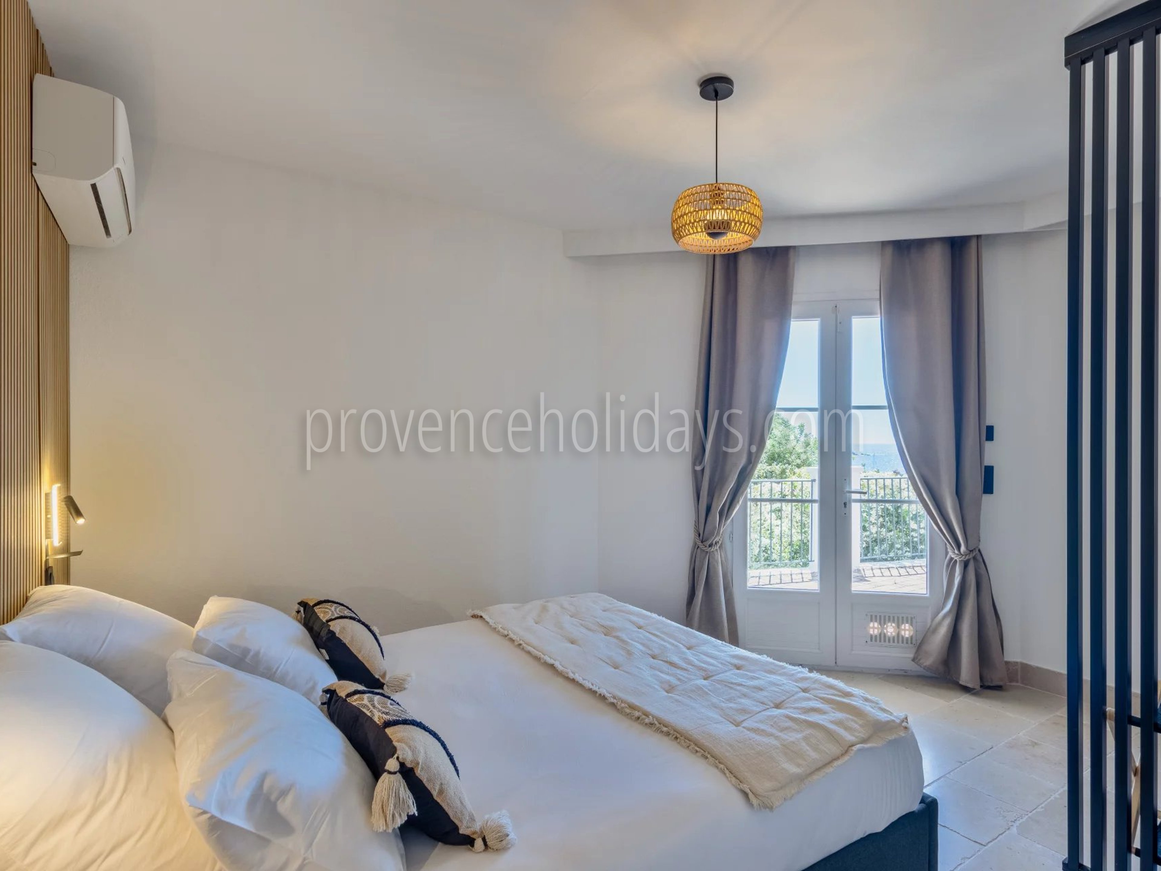 47 - Zeitgenössische Villa in Saint-Raphaël: Villa: Bedroom