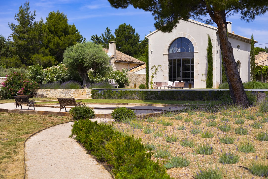 64 - La Bastide de Maussane: Villa: Exterior