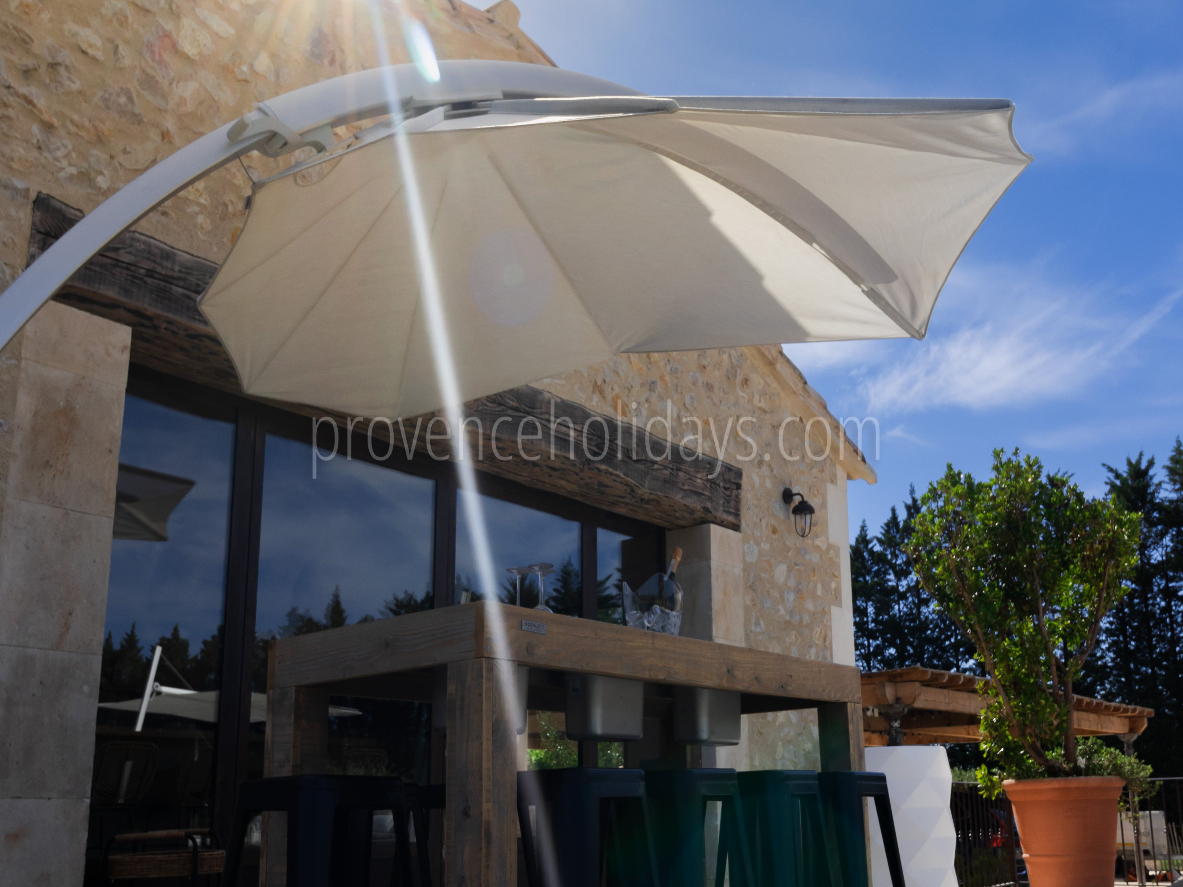 15 - Mas des Pommiers: Villa: Exterior