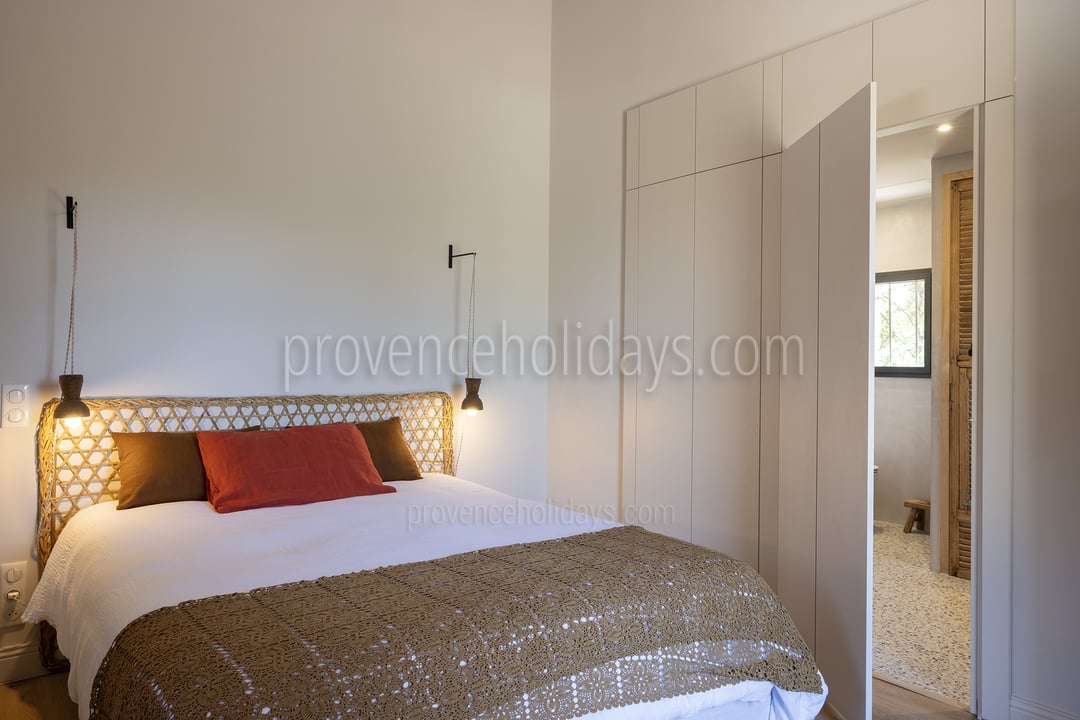 24 - Mas des Chênes Blancs: Villa: Bedroom