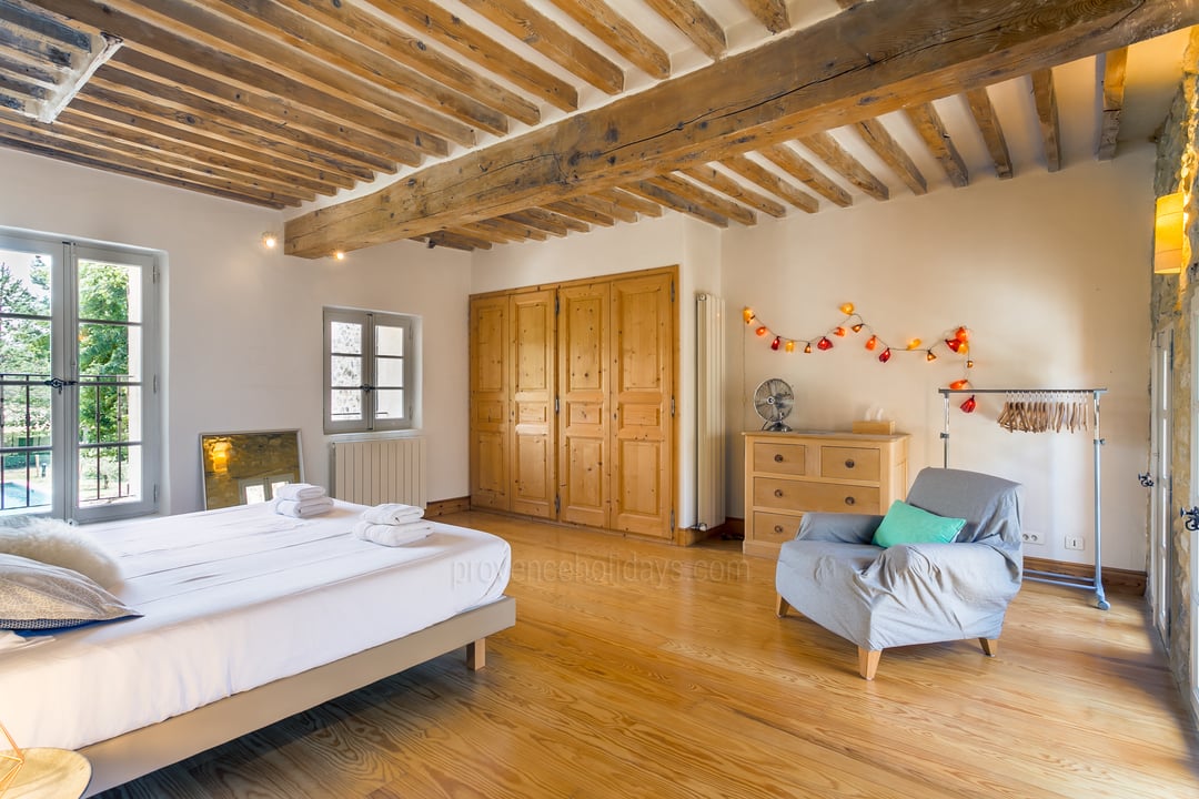 9 - Mas Aubade: Villa: Bedroom
