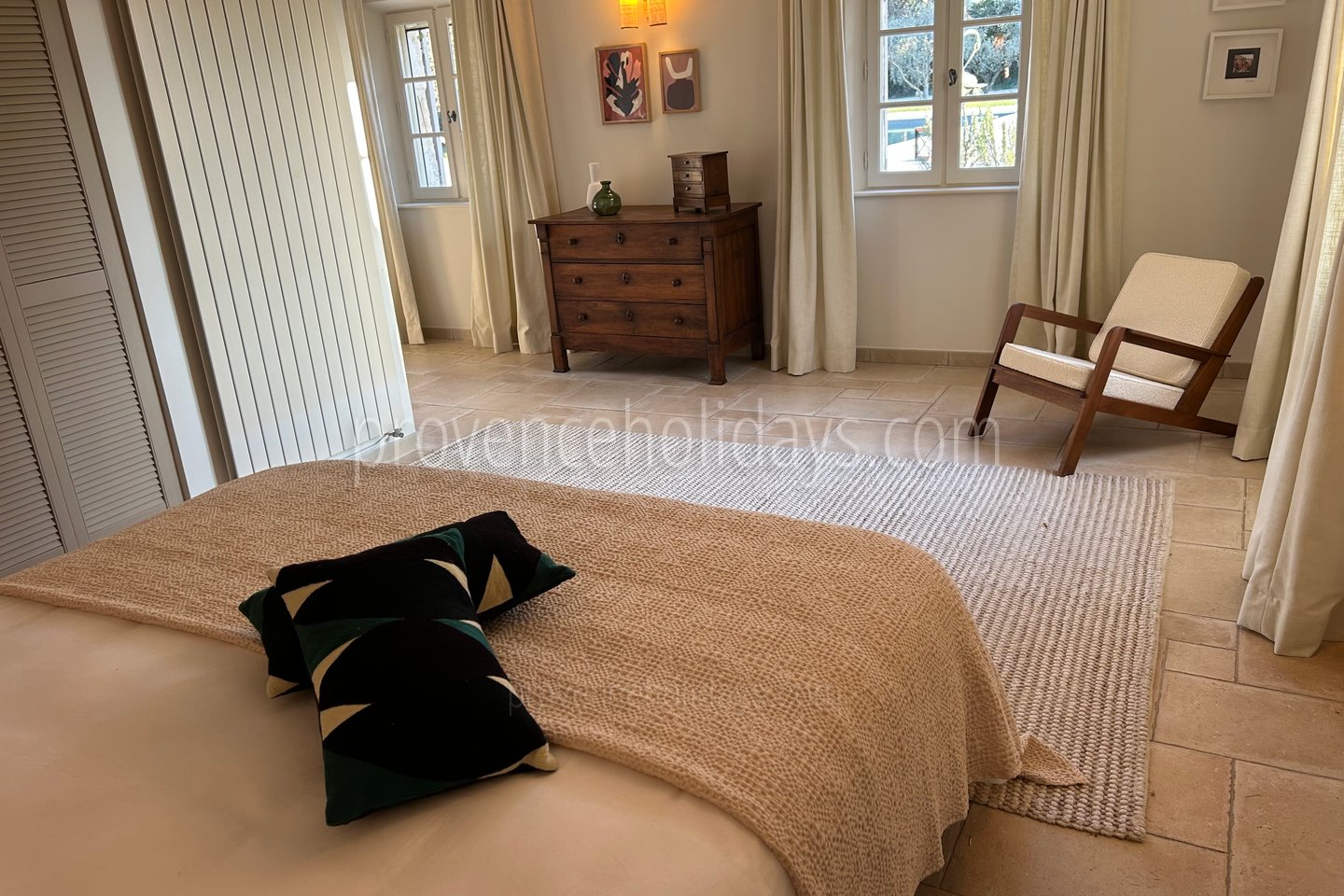 46 - Le Mas des Magnans: Villa: Bedroom