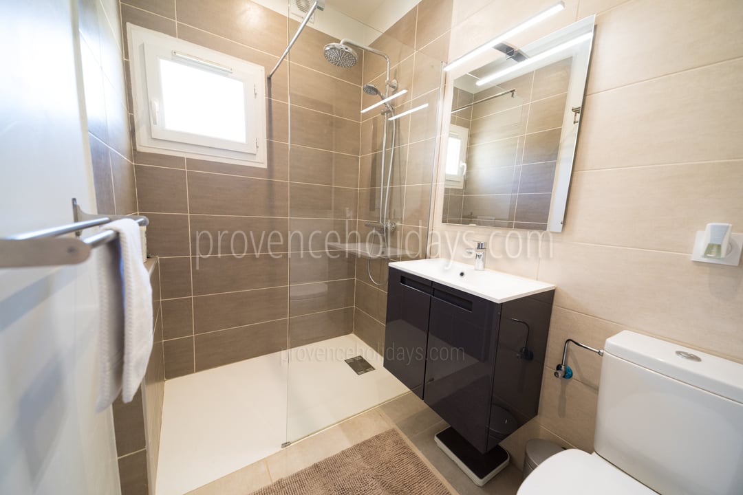 15 - Le Clos du Luberon: Villa: Bathroom