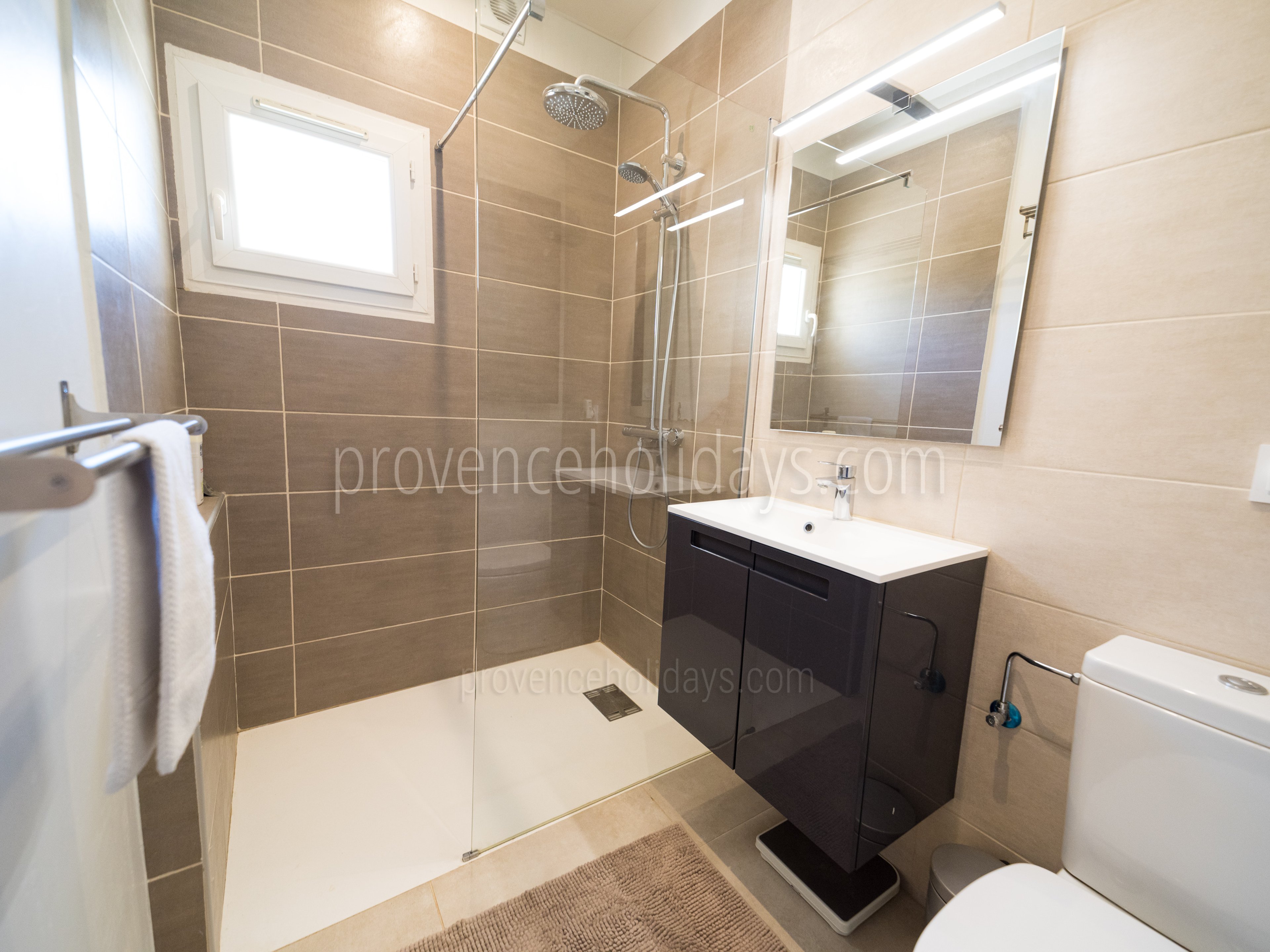 15 - Le Clos du Luberon: Villa: Bathroom