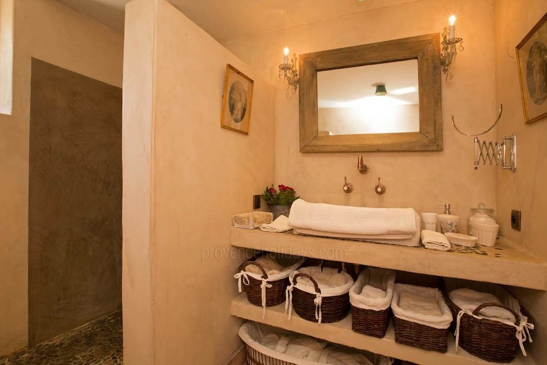 20 - Le Mas des Lavandes: Villa: Bathroom