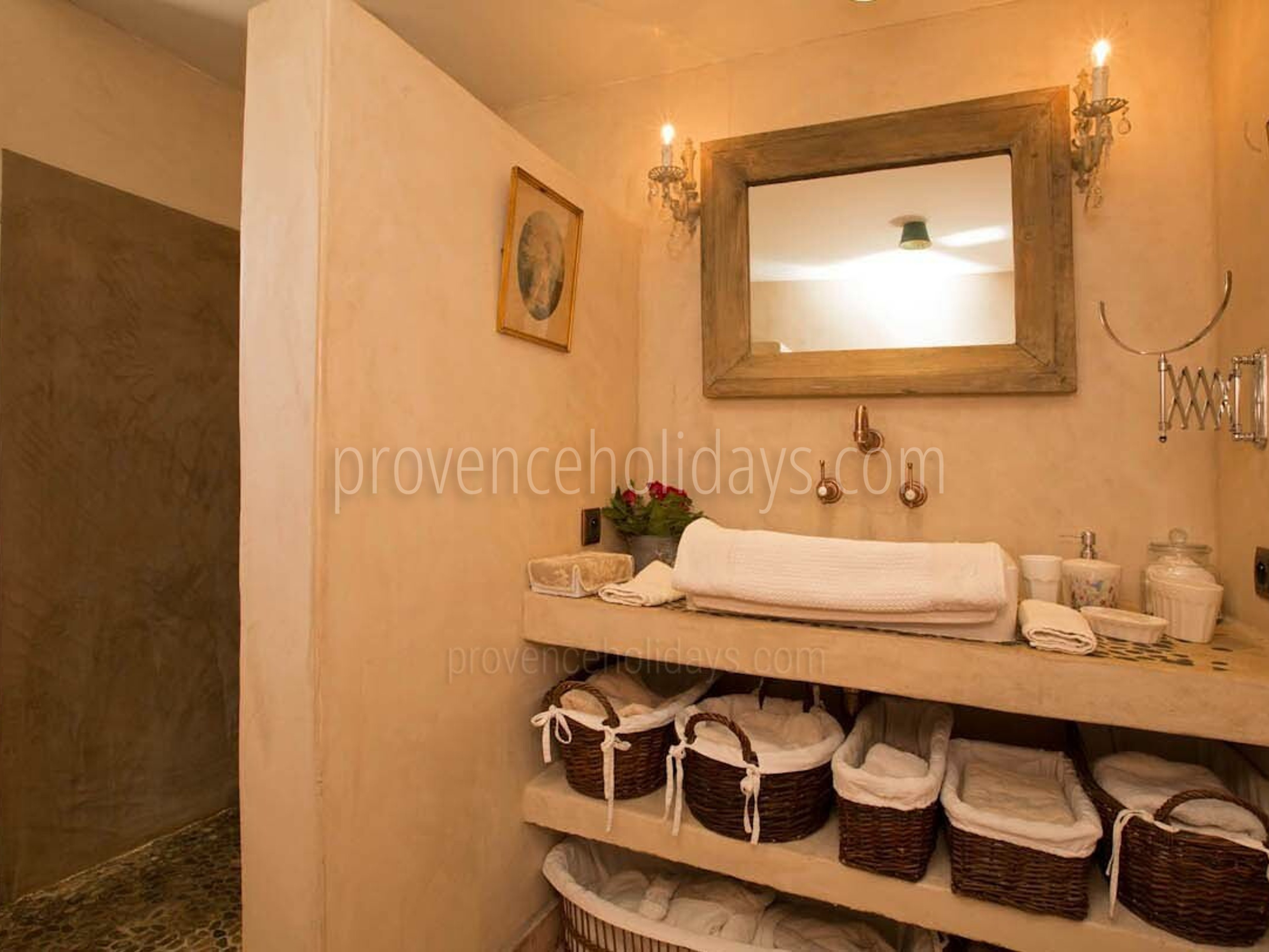 20 - Le Mas des Lavandes: Villa: Bathroom