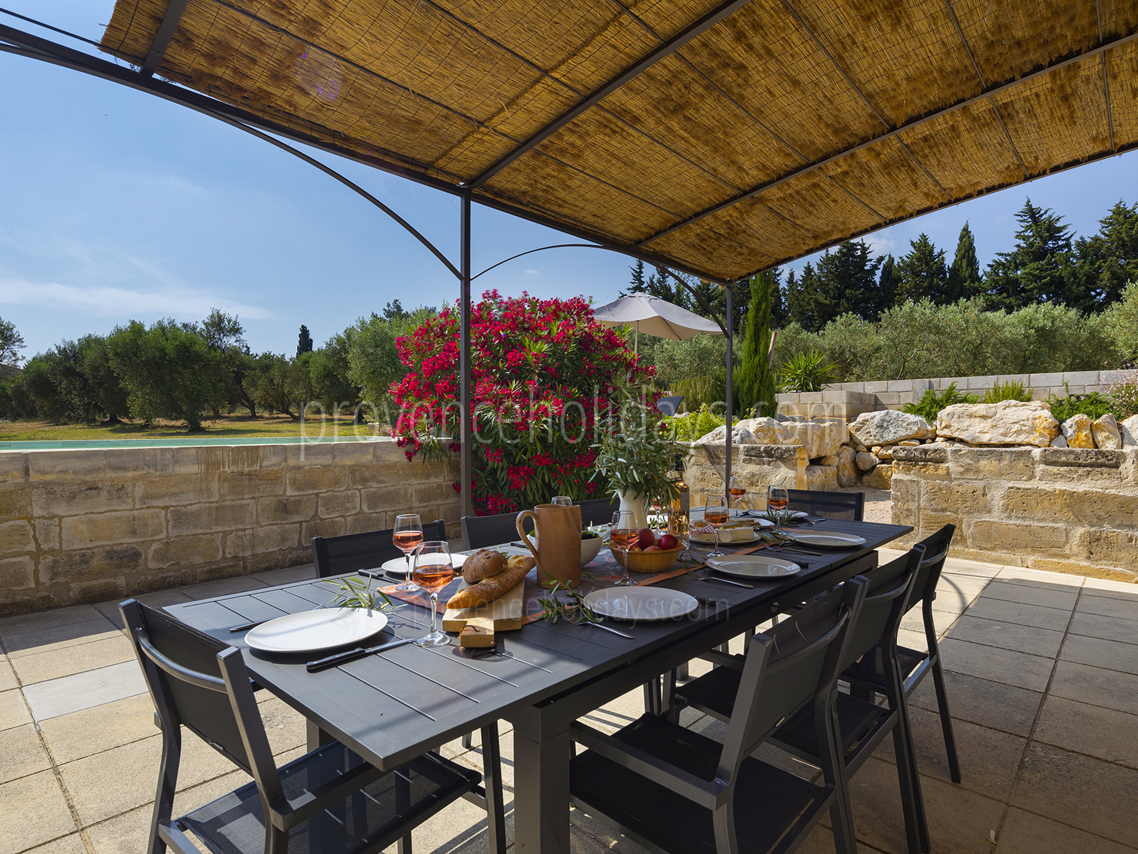 15 - Mas Alpilles: Villa: Exterior