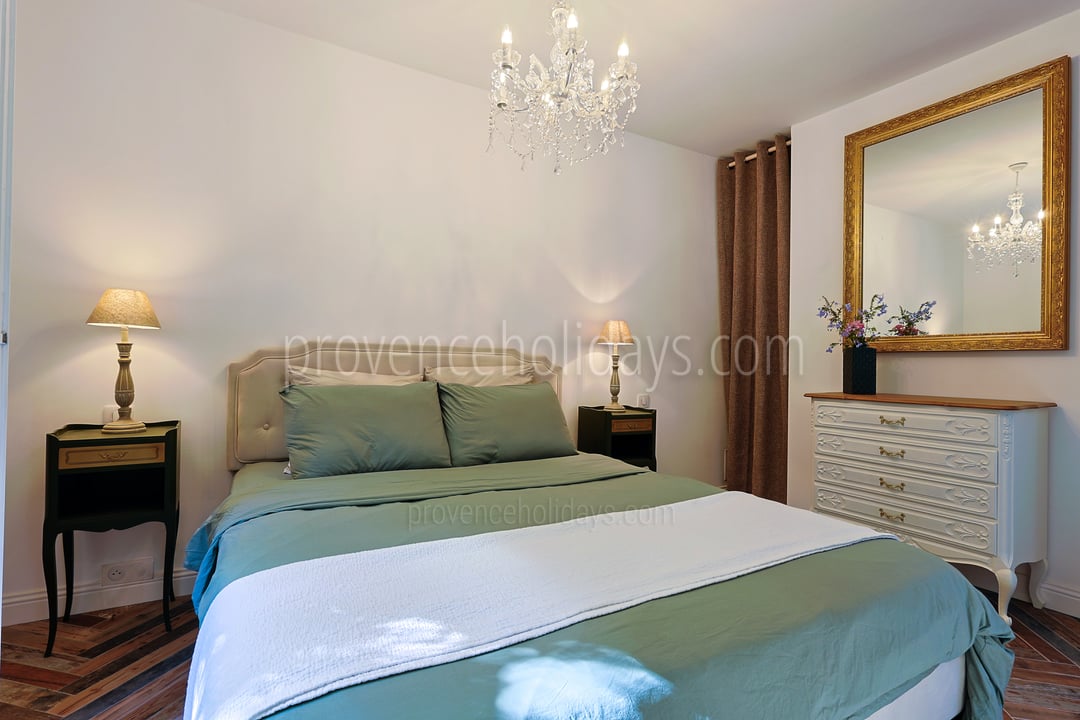32 - Le Mas de la Garde: Villa: Bedroom