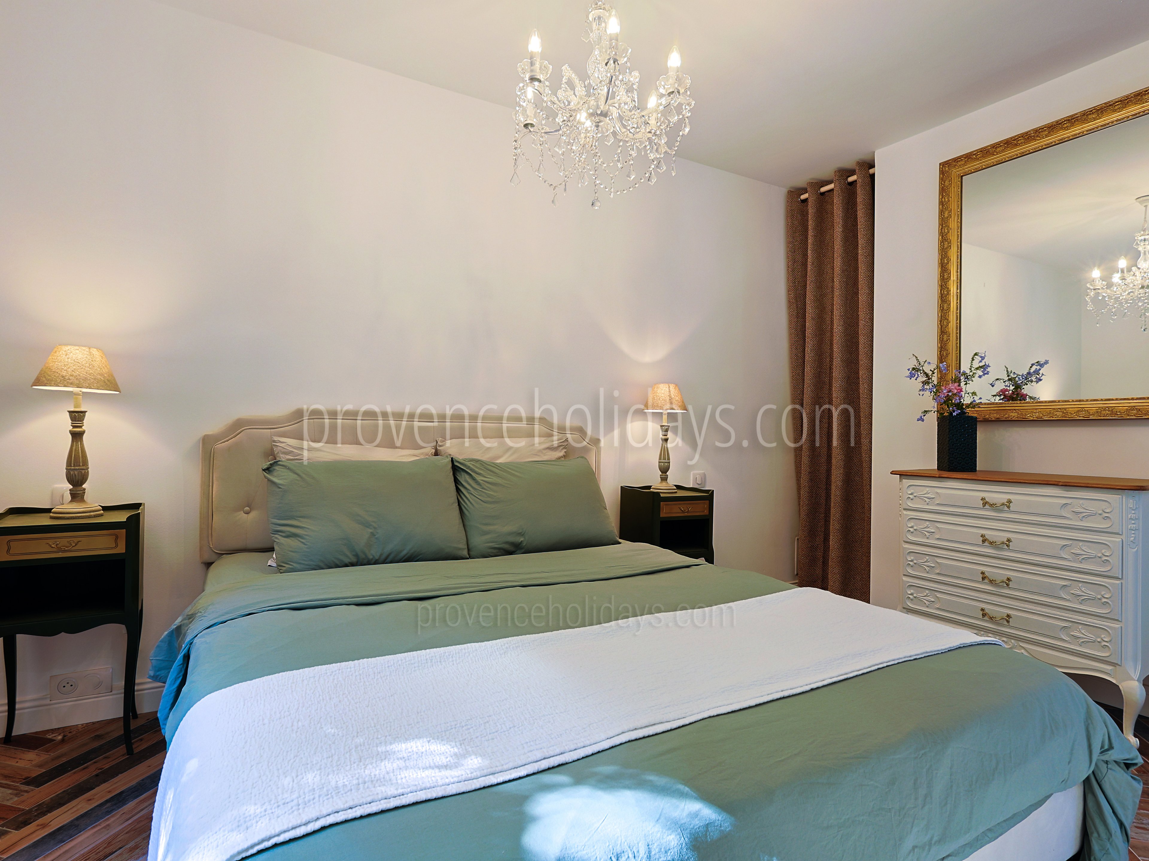 32 - Le Mas de la Garde: Villa: Bedroom