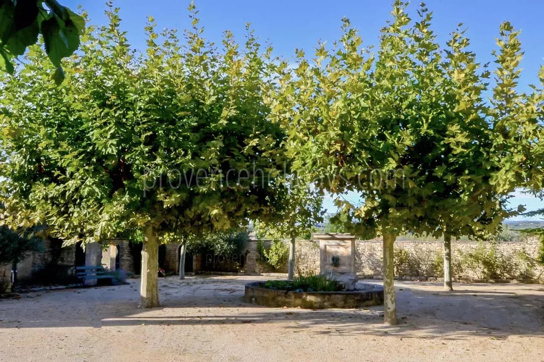 8 - Bonnieux Mas: Villa: Exterior
