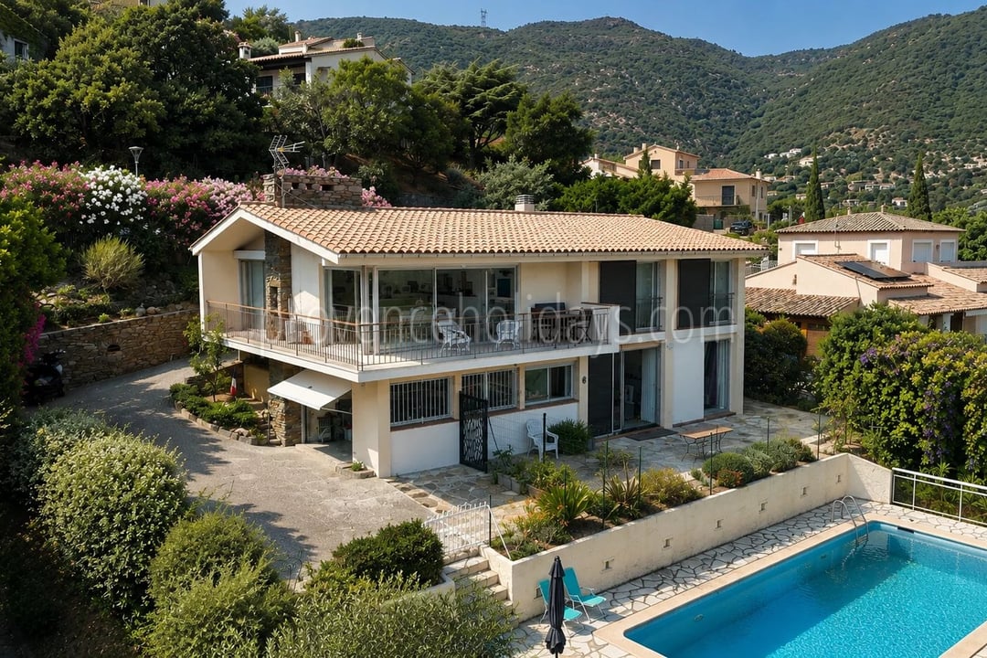 Renovated villa with sea views in Cavalaire-sur-Mer - Exterior