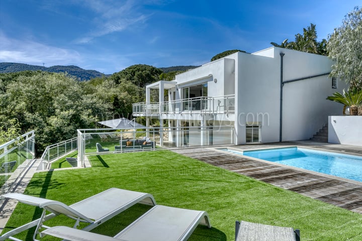 A contemporary villa with breathtaking sea views