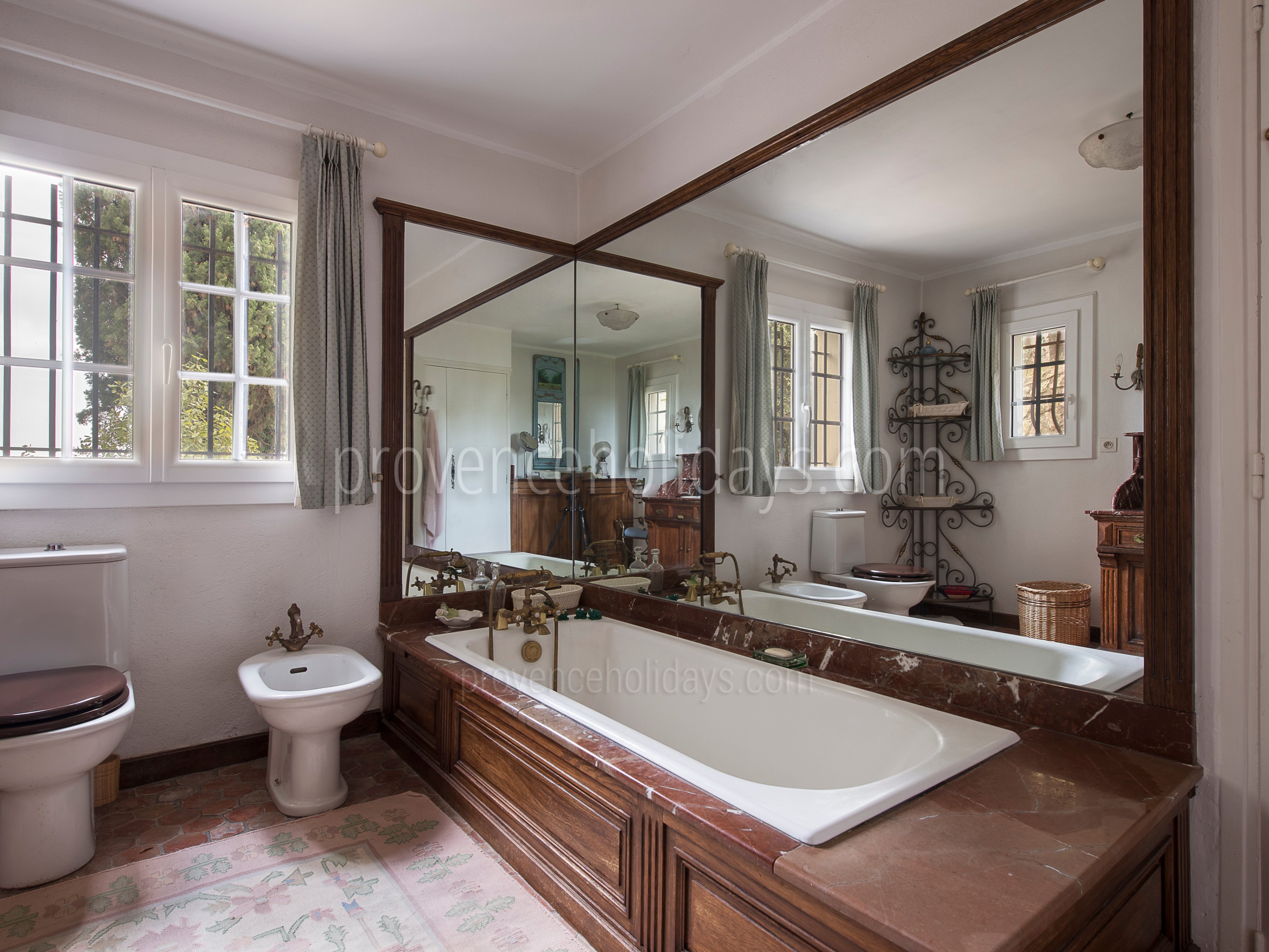15 - Domaine Alta Vista: Villa: Bathroom