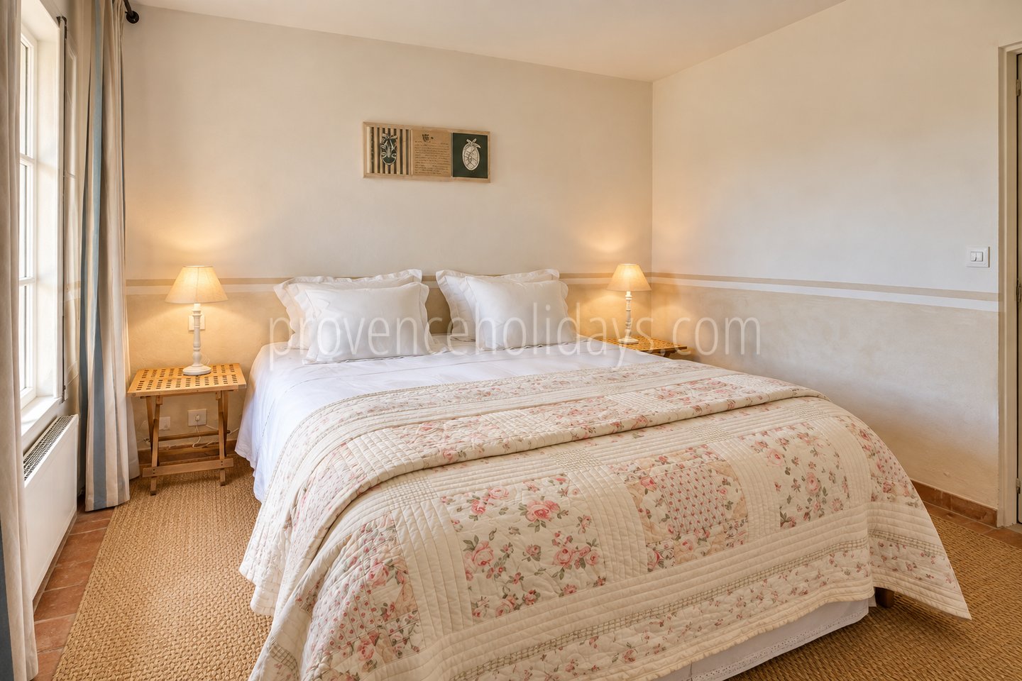 12 - Farmhouse with outbuildings in Lambesc: Villa: Bedroom