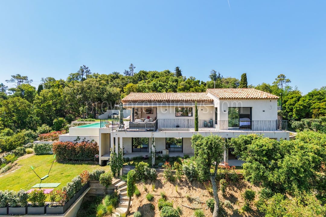 -2 - Villa Riviera: Villa: Exterior
