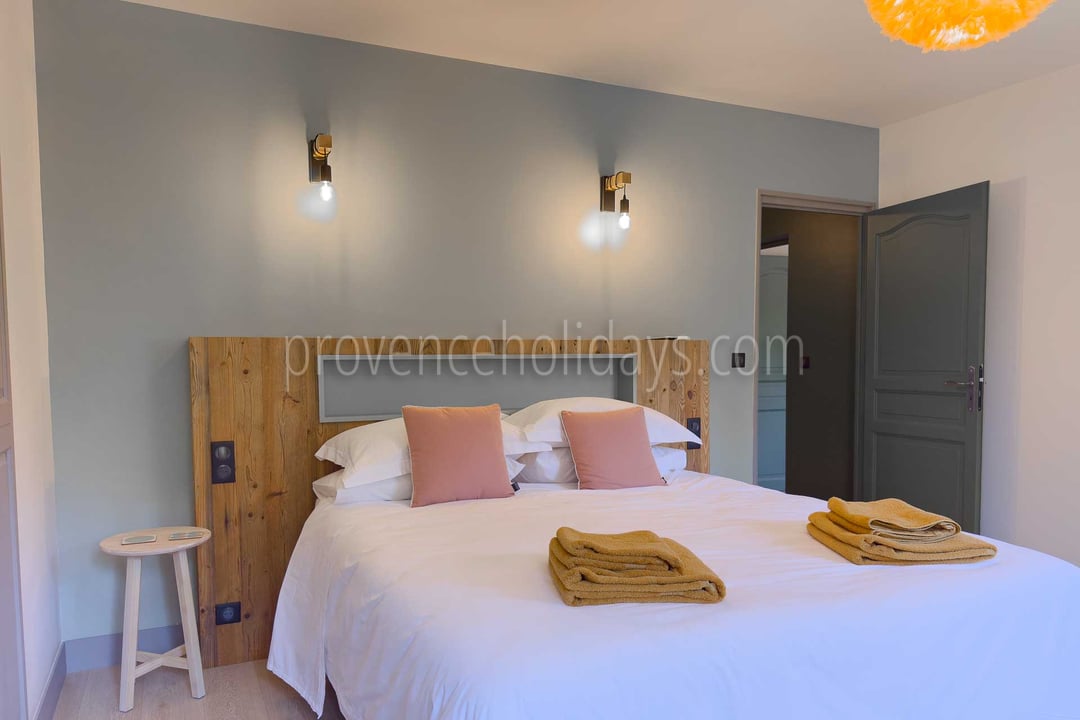 A Provençal getaway with a breathtaking view of the village