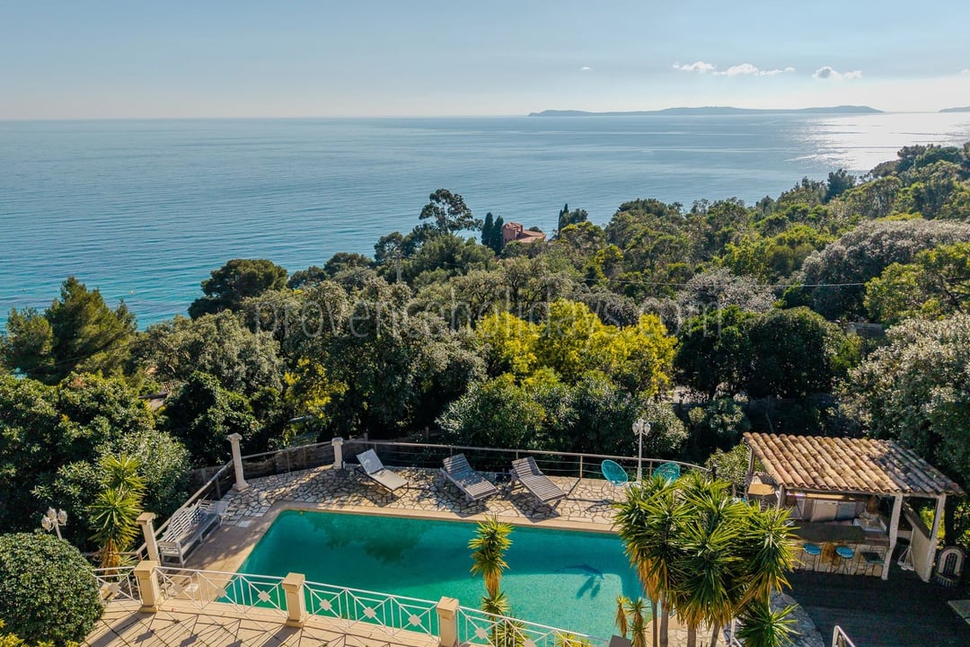 2 - Villa avec jardin arboré à Rayol-Canadel-sur-Mer: Villa: Exterior