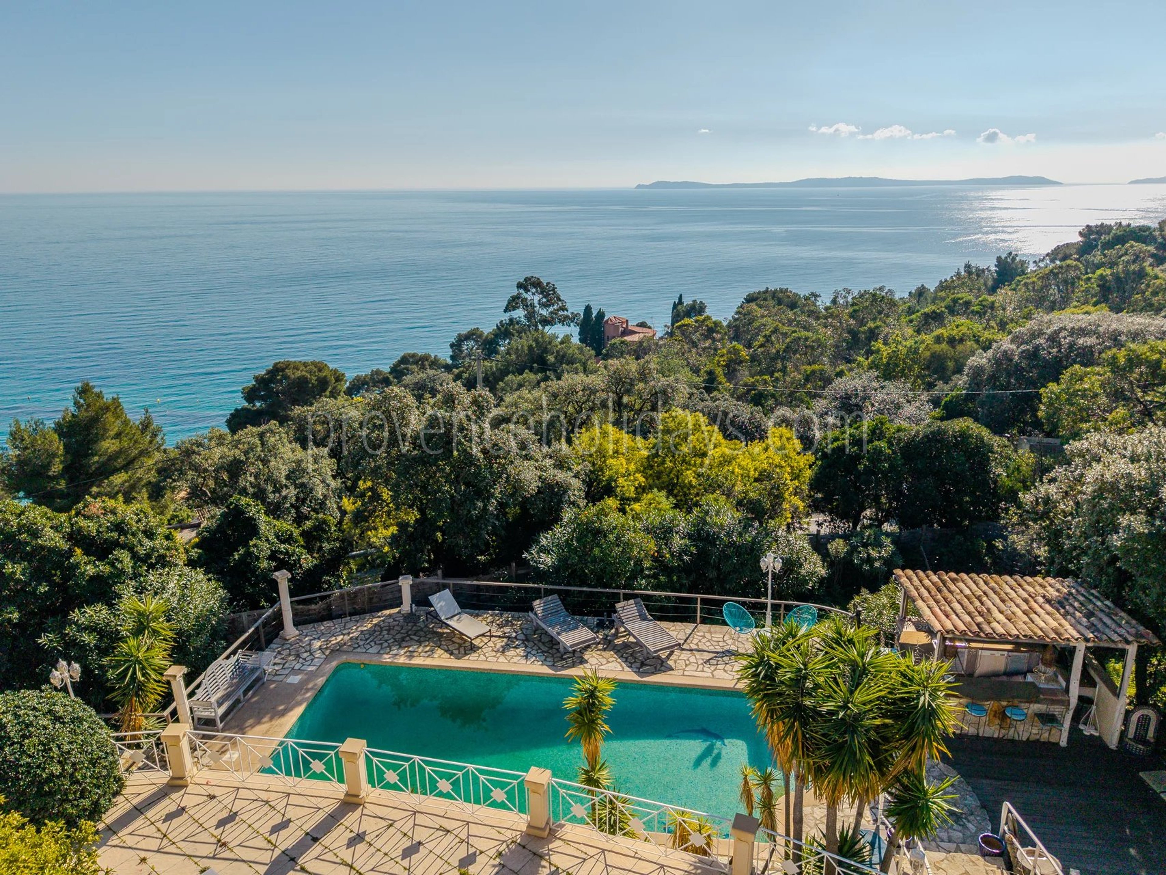 2 - Villa avec jardin arboré à Rayol-Canadel-sur-Mer: Villa: Exterior