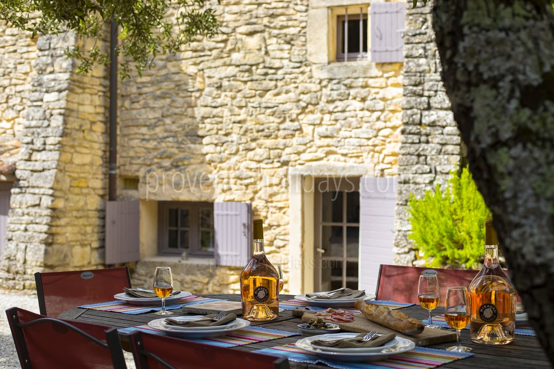 16 - La Garrigue: Villa: Interior