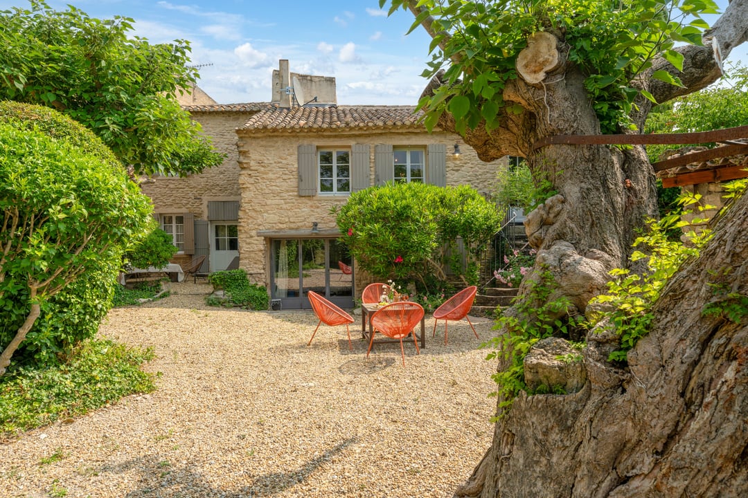 56 - Le Mas de Cabrières: Villa: Exterior