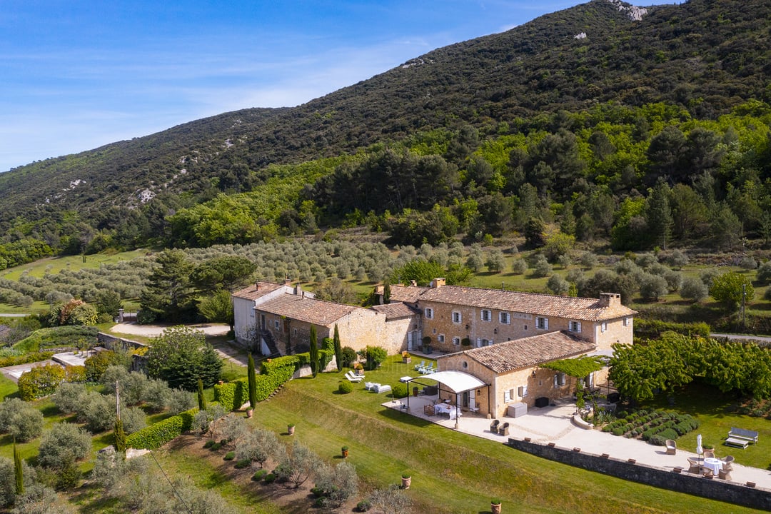 Propriété d'exception à vendre avec vue magnifique sur le Luberon à Bonnieux