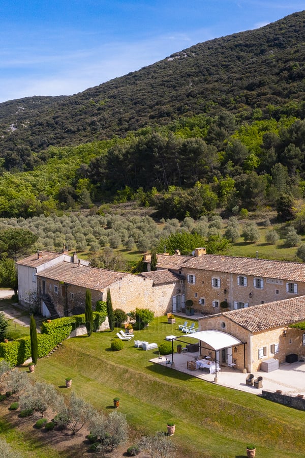 1 - Outstanding Property with Wonderful Views of the Luberon: Villa: Exterior
