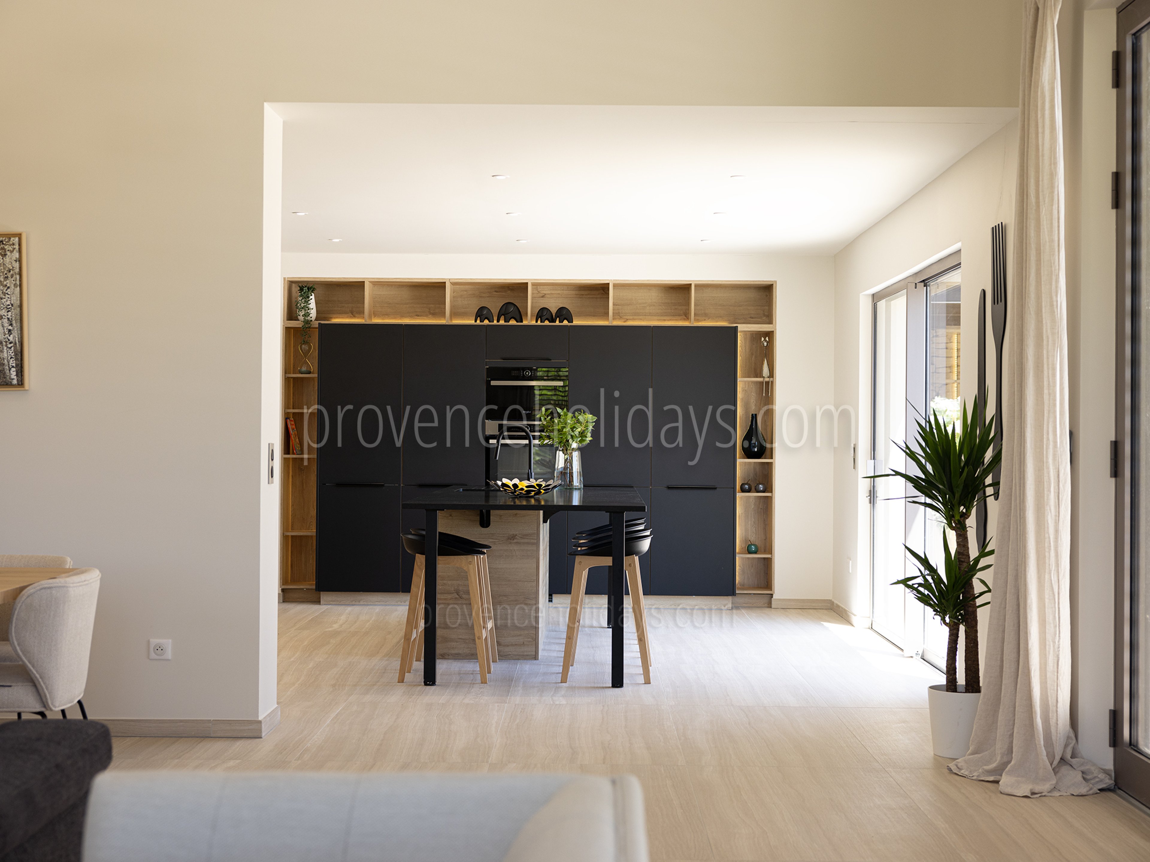 20 - Mas Estelle: Villa: Interior