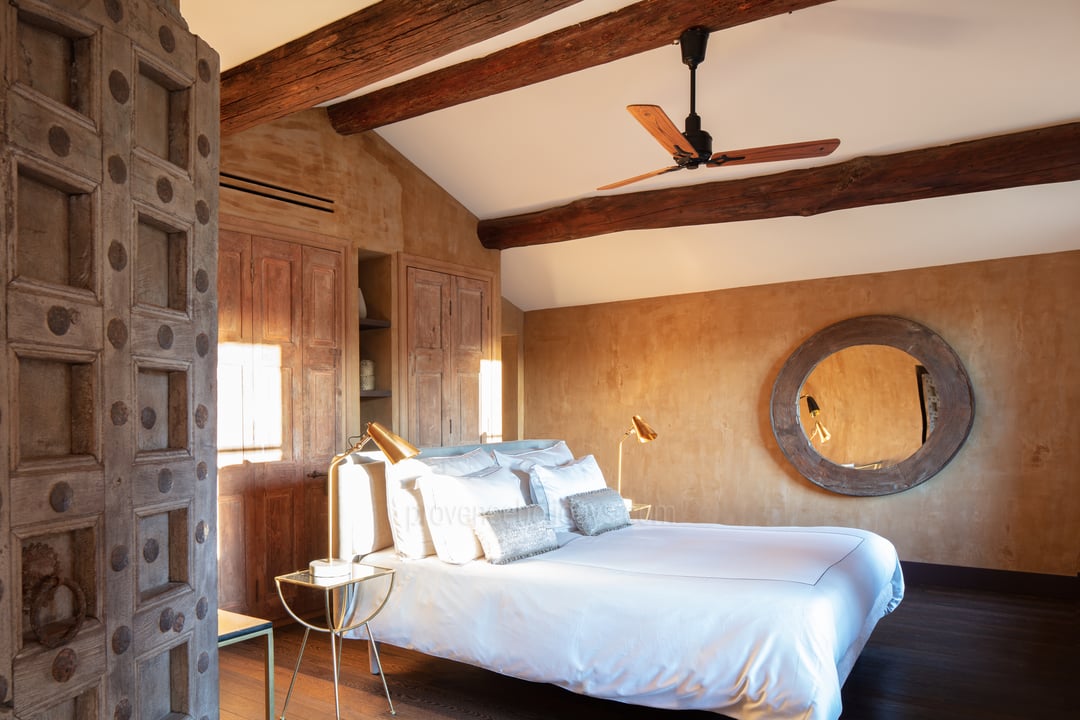 38 - La Bastide de Maussane: Villa: Bedroom