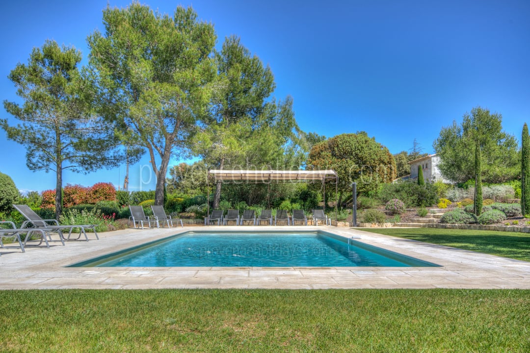 Holiday rental with heated swimming pool in Eygalières - Swimming Pool