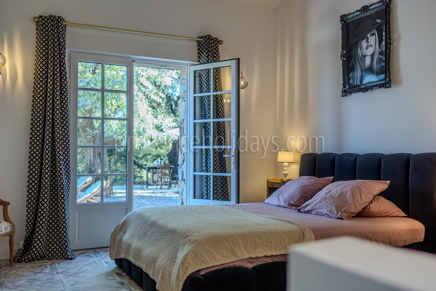 39 - Le Mas de la Garde: Villa: Bedroom