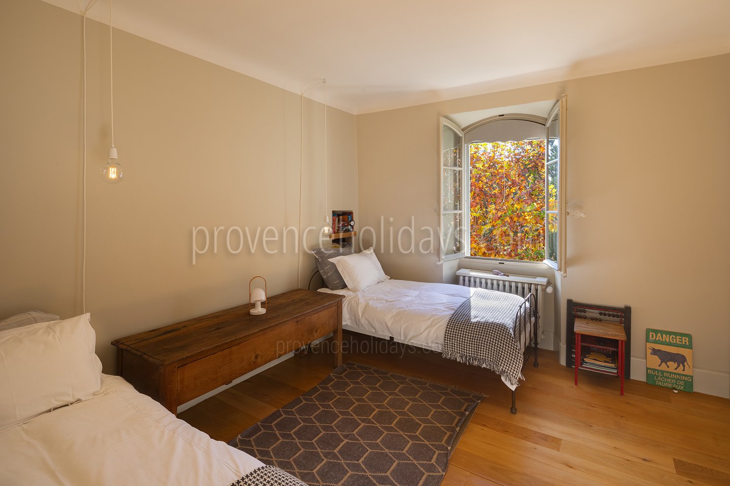 48 - Mas Provence: Villa: Bedroom