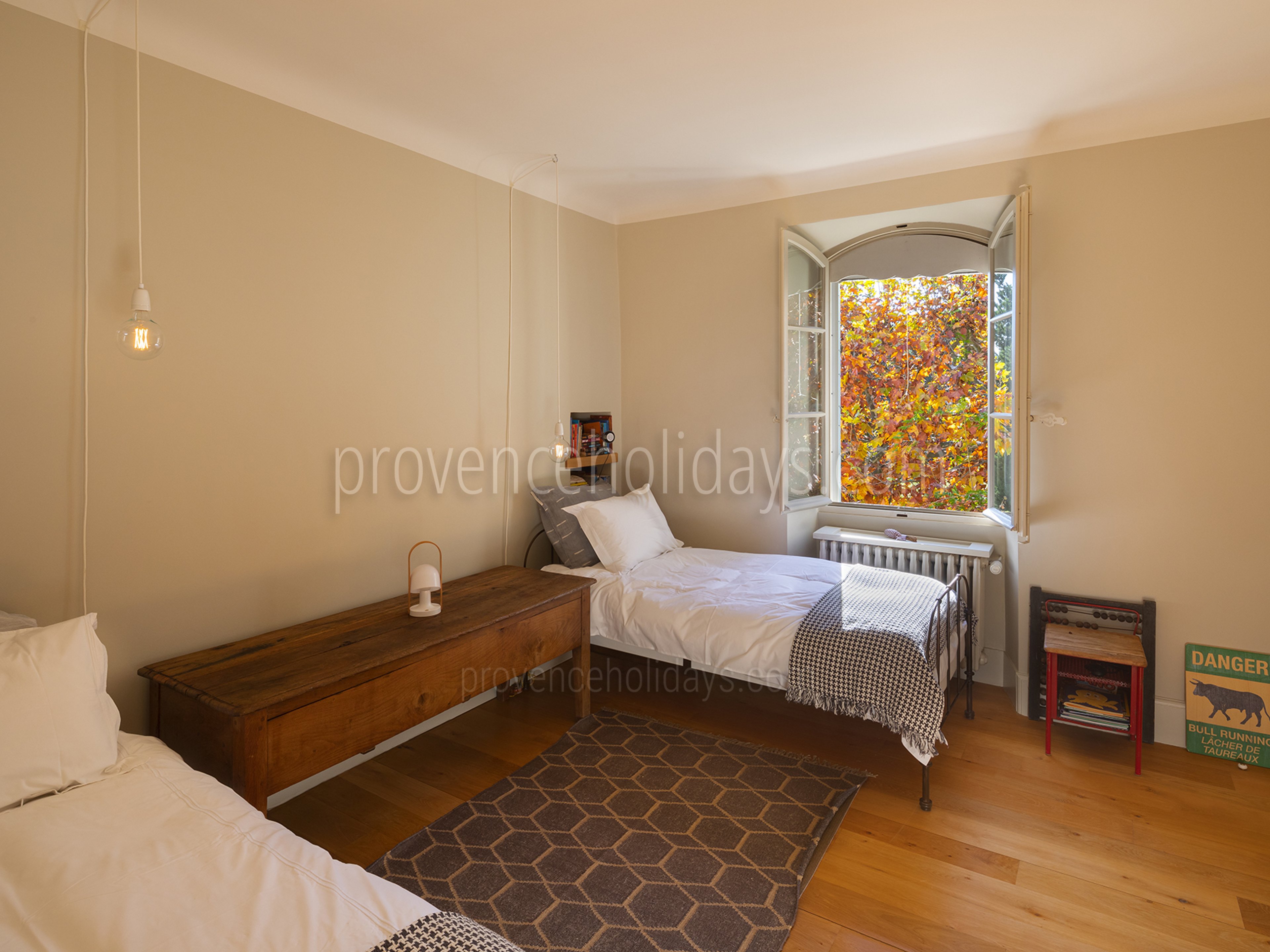 48 - Mas Provence: Villa: Bedroom