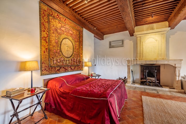 77 - Château de Luberon: Villa: Interior