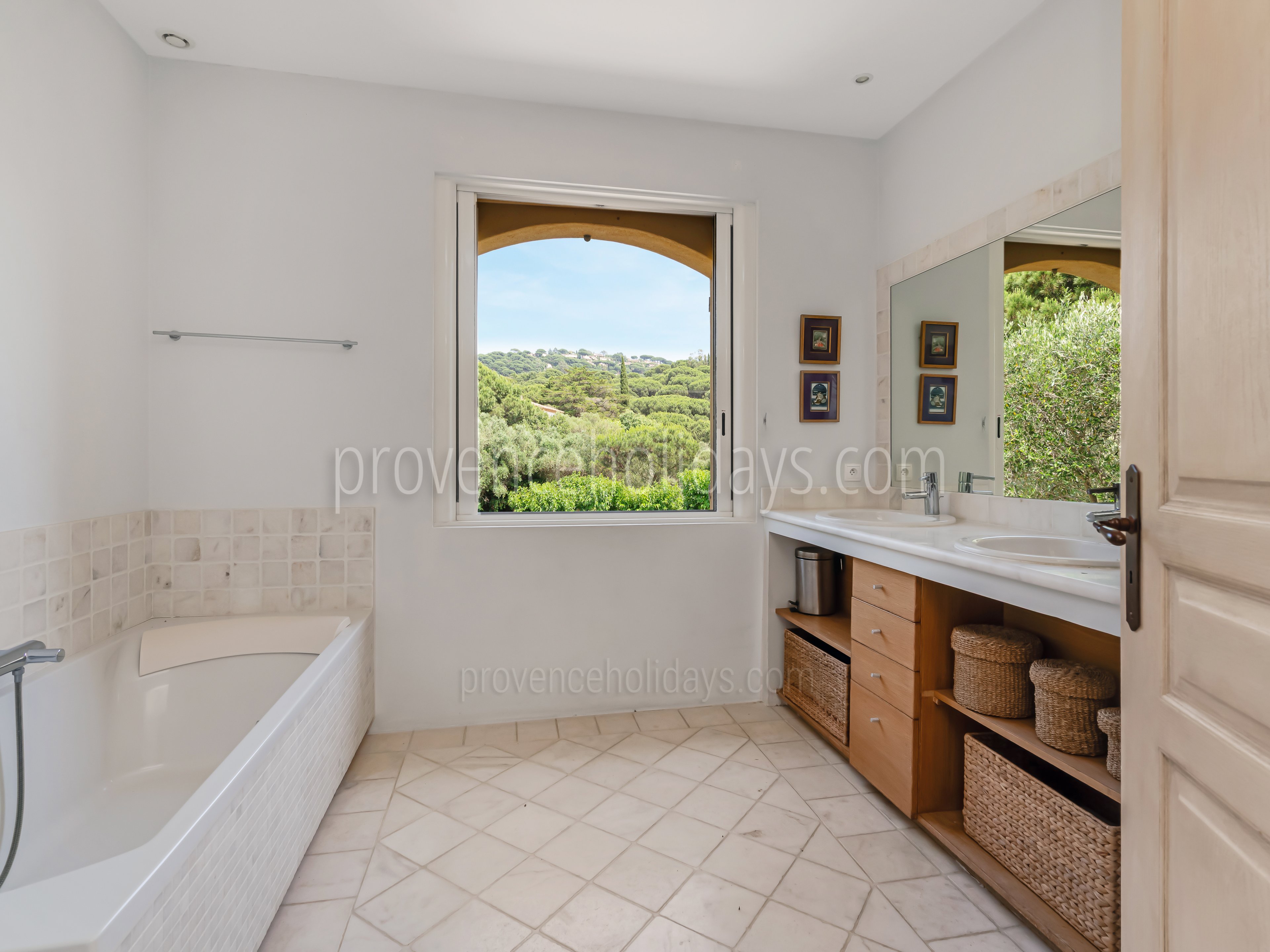 19 - Villa Serena: Villa: Bathroom