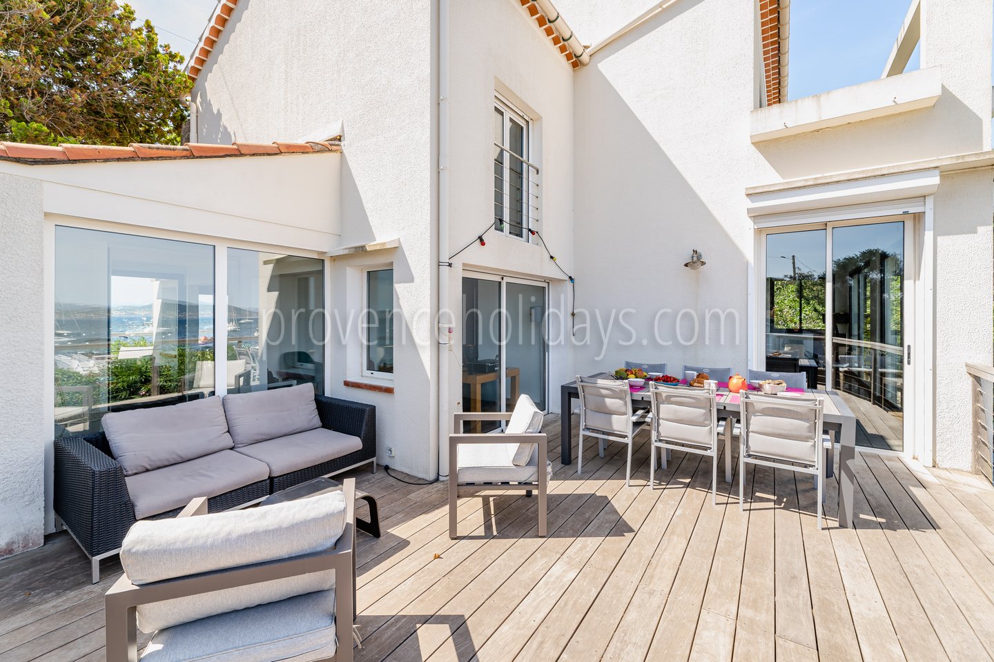5 - Villa Les Pieds Dans L\'eau: Villa: Exterior