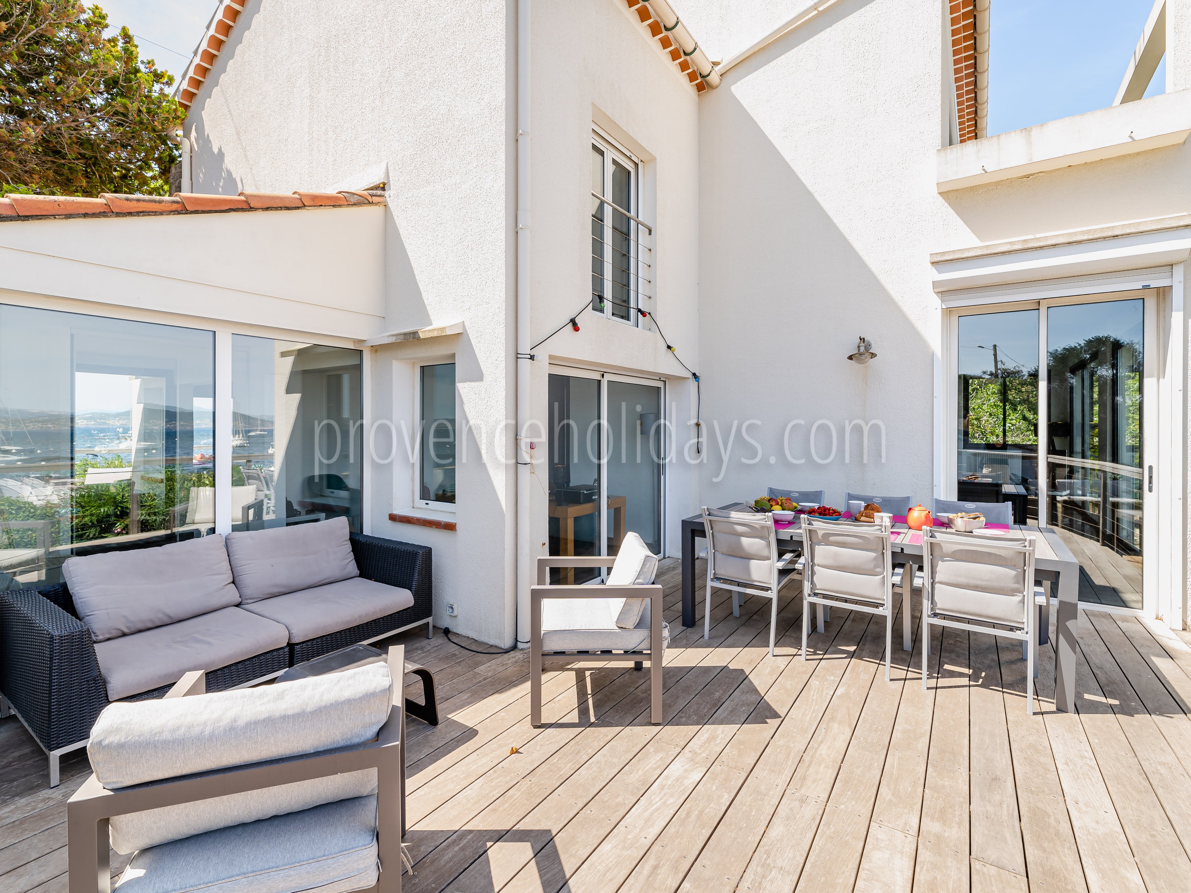 5 - Villa Les Pieds Dans L\'eau: Villa: Exterior
