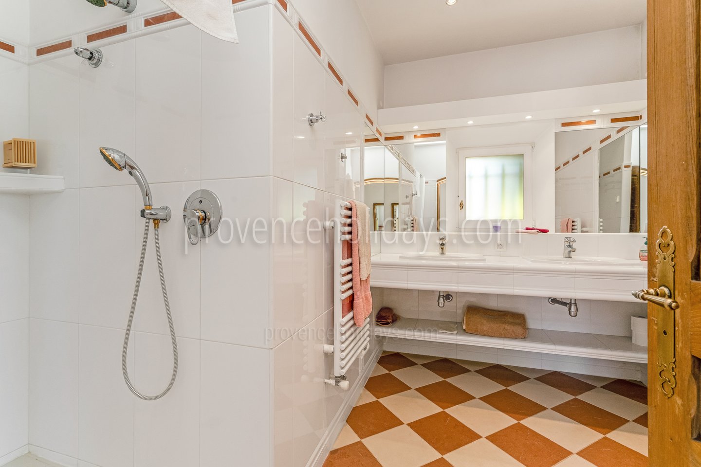 21 - Bastide des Figuiers: Villa: Bathroom