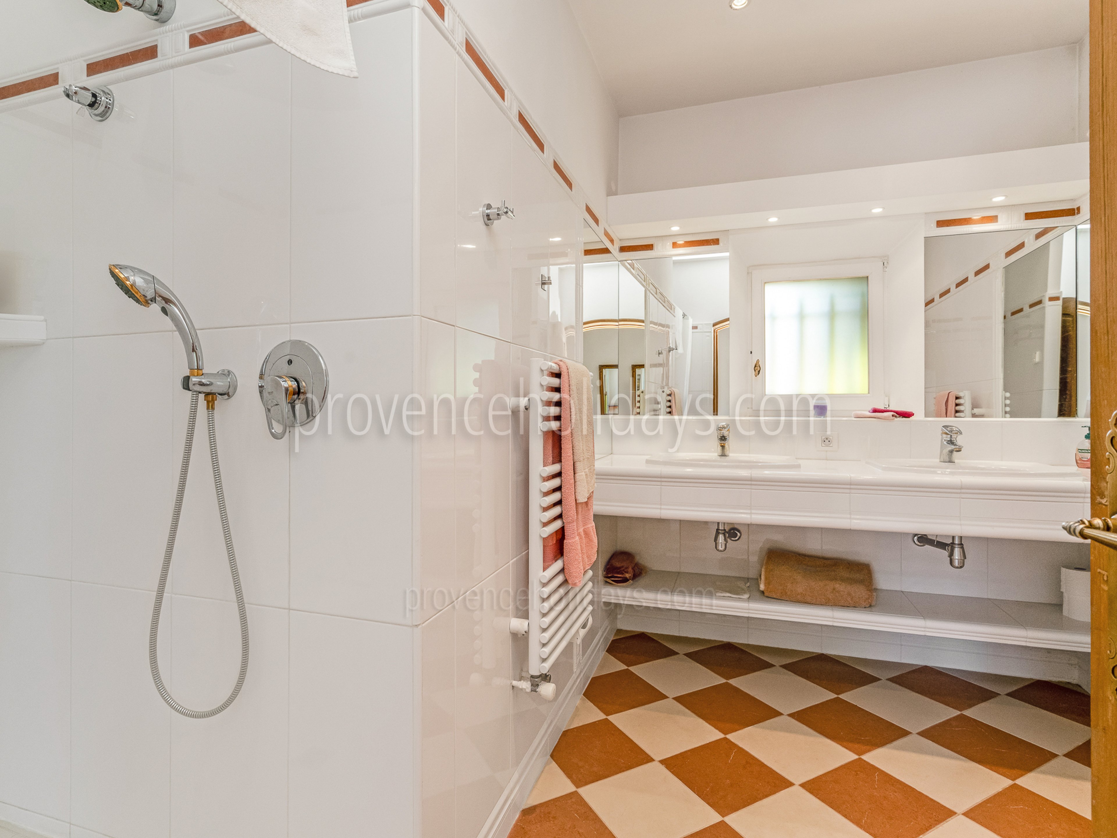21 - Bastide des Figuiers: Villa: Bathroom